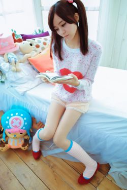 粉色小